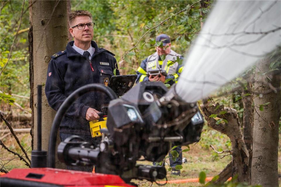 Der Löschroboter ersetzt nach Worten des Hanauer Feuerwehrchefs Frese nicht die menschlichen Einsatzkräfte, hilft ihnen aber bei ihrer gefährlichen und anstrengenden Arbeit. (Archivfoto)Andreas Arnold/dpa