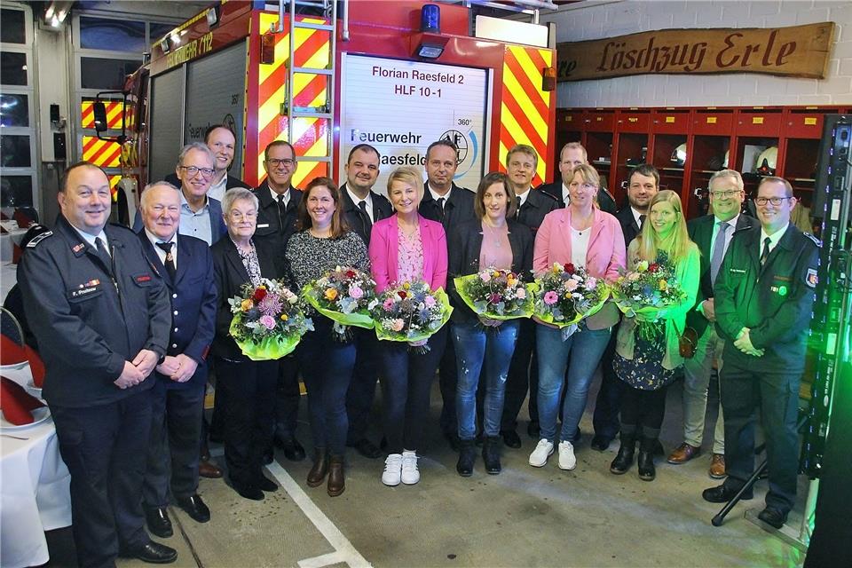 Der Löschzug Erle hat bei seinem Winterfest langjährige Mitglieder geehrt.