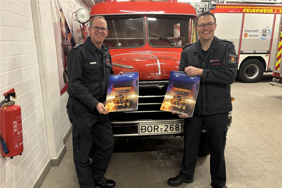 Der Löschzug Raesfeld feiert in diesem Jahr sein 125-jähriges Bestehen. Für die stete Einsatzbereitschaft erhält die ganze Feuerwehr des Ortes die Meritenmedaille des RRZ.