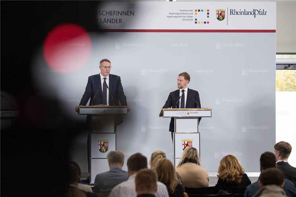 Länder gegen fixes Verbrenner-Aus und für Sozialstaatsreform  Der MPK-Vorsitzende und sein Vize sind sich einig, dass die Lage für die Wirtschaft in Deutschland herausfordernd ist. Hannes P. Albert/dpa