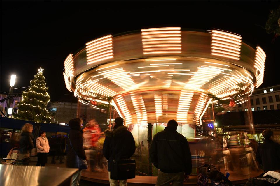 Der Märchenweihnachtsmarkt in Kassel hat noch bis zum 30.12.2025 geöffnet. (Archivbild)Uwe Zucchi/dpa