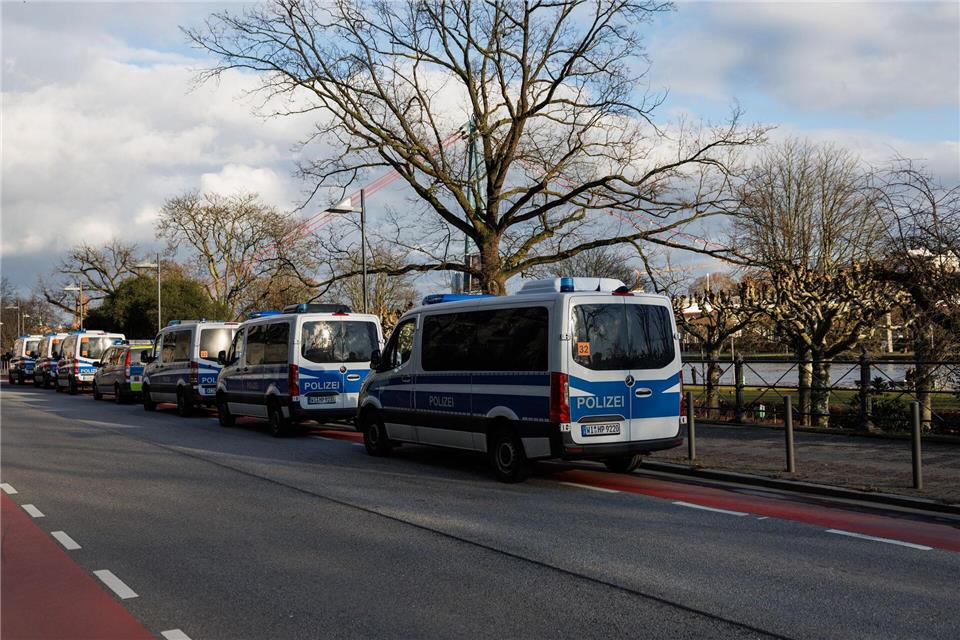 Der Main liegt nicht weit von der Schule entfernt. Hannes P. Albert/dpa