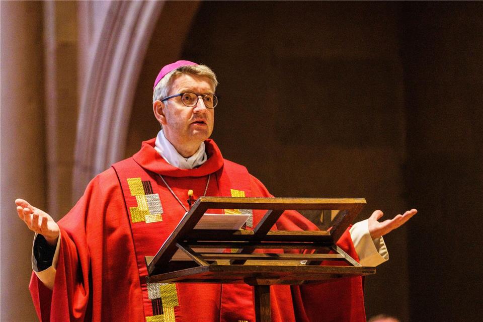 Der Mainzer Bischof Peter Kohlgraf betont zum Jahreswechsel den Wert von Freundschaften. (Archivbild) Andreas Arnold/dpa