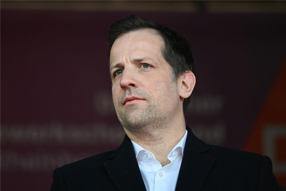 Oberbürgermeister warnen Merz vor Finanz-Kollaps Der Mainzer OB Nino Haase gehört zu den Rathauschefs, die wegen der Finanznot einen Brandbrief an den Kanzler und die Ministerpräsidenten geschrieben haben. (Archivbild)Arne Dedert/dpa