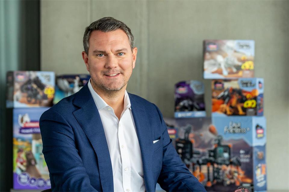 Der Manager hat in den vergangenen zwölf Jahren in verschiedenen Rollen bei Schleich gearbeitet und verantwortet zurzeit das Nordamerika-Geschäft. (Handout)Schleich/dpa