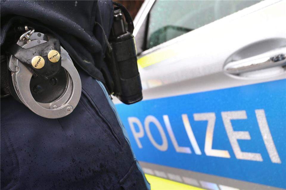 Der Mann habe während der Festnahme das Bewusstsein verloren, teilte die Polizei mit. (Symbolbild)Karl-Josef Hildenbrand/dpa