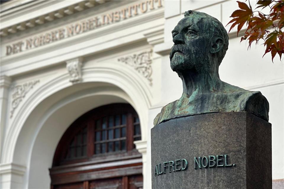 Der Mann hinter den Nobelpreisen: Dynamit-Erfinder und Preisstifter Alfred Nobel. (Archivbild)Steffen Trumpf/dpa