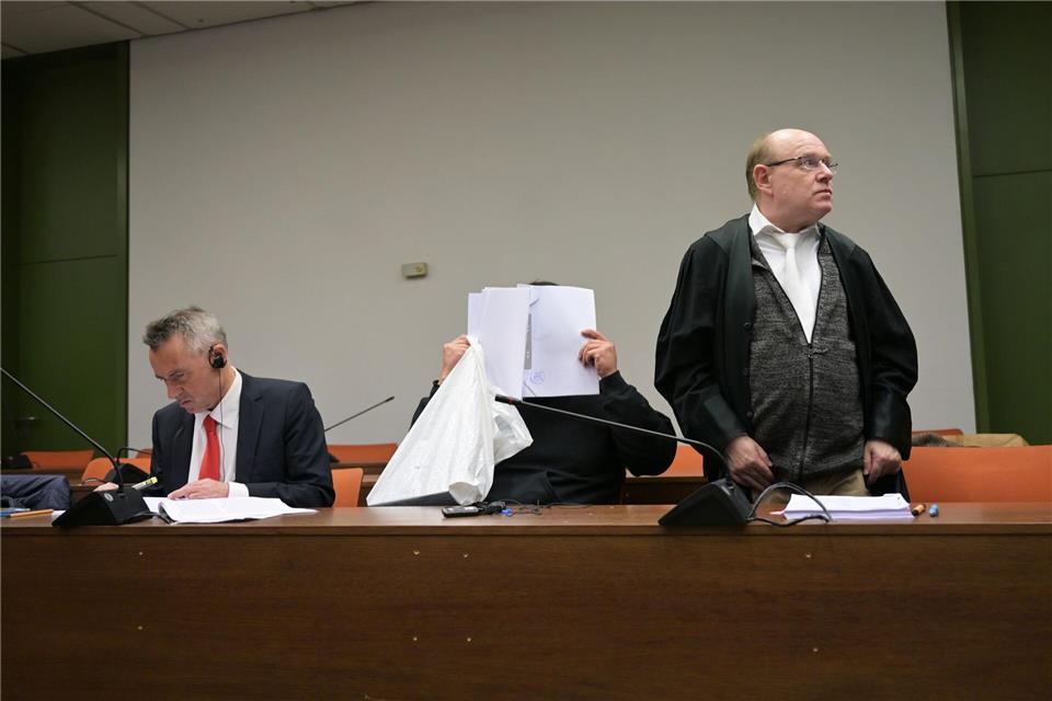 Der Mann ist wegen versuchten Mordes und Vergewaltigung angeklagt. (Archivbild)Malin Wunderlich/dpa