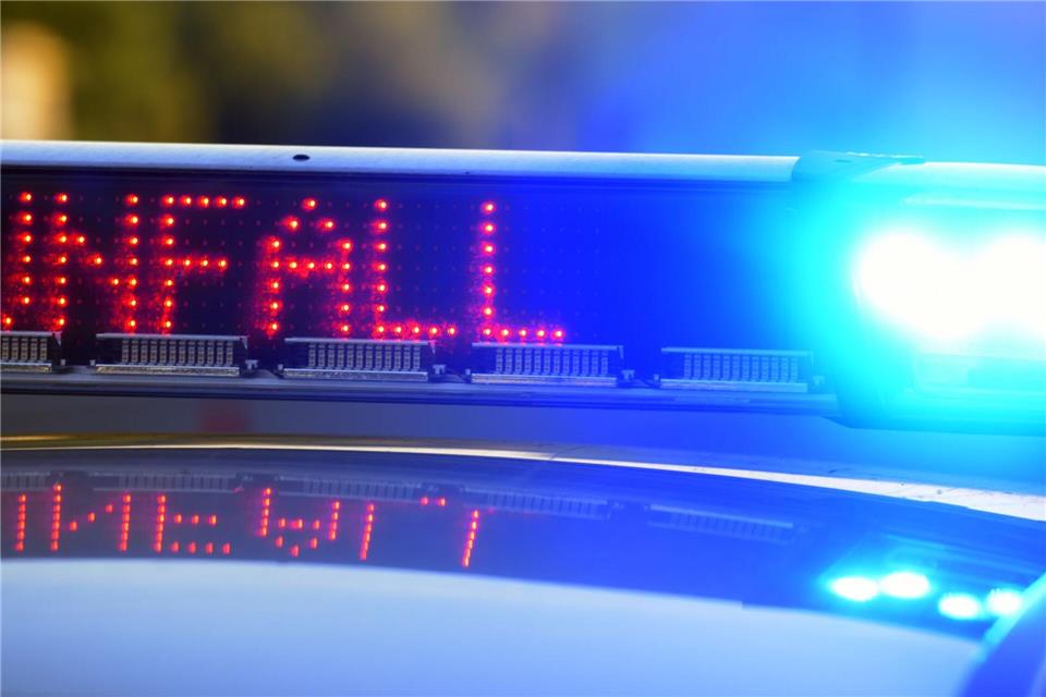 Der Mann starb demnach noch an der Unfallstelle. (Symbolbild)Stefan Puchner/dpa