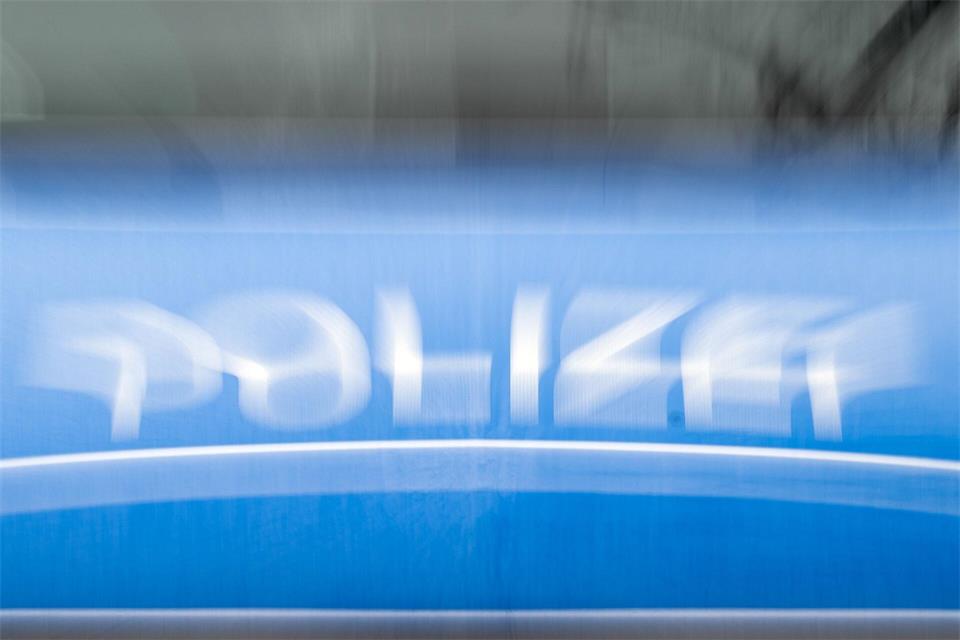 Der Mann verließ am Sonntagmorgen den Club „Alte Münze“ - seitdem wird er vermisst. (Symbolbild)Soeren Stache/dpa