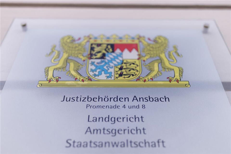 Der Mann versteckte Handys in einem Toilettenraum im Amtsgericht Ansbach. (Archivbild)Daniel Karmann/dpa