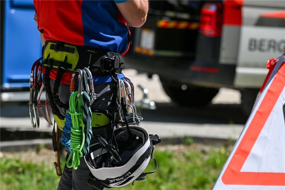 Der Mann war mit seiner Gruppe bereits rund 1.300 Meter tief in die Höhle im Kreis Reutlingen geklettert, als der Notfall passierte.Marius Bulling/dpa