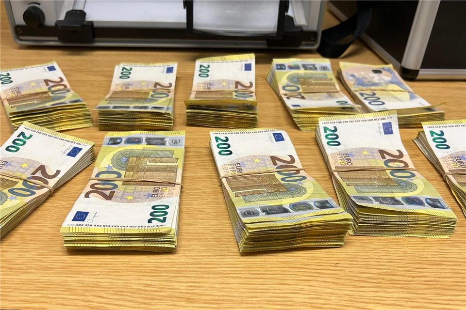 Der Mann wird nun der Geldwäsche verdächtigt.-/Hauptzollamt Schweinfurt/dpa