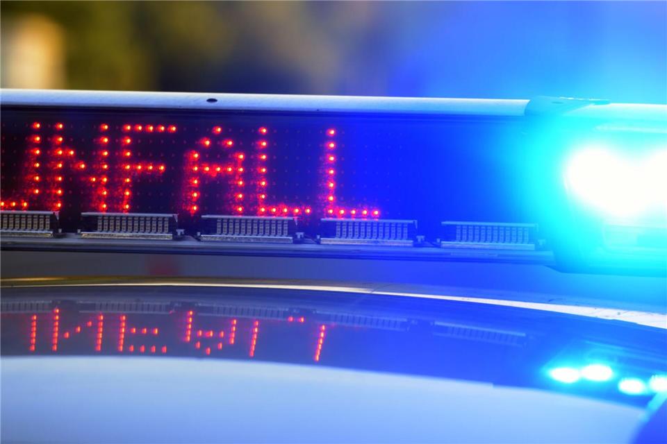 Fußgänger stirbt bei Unfall mit Schulbus Der Mann wurde bei dem Unfall tödlich verletzt. (Symbolbild) Stefan Puchner/dpa
