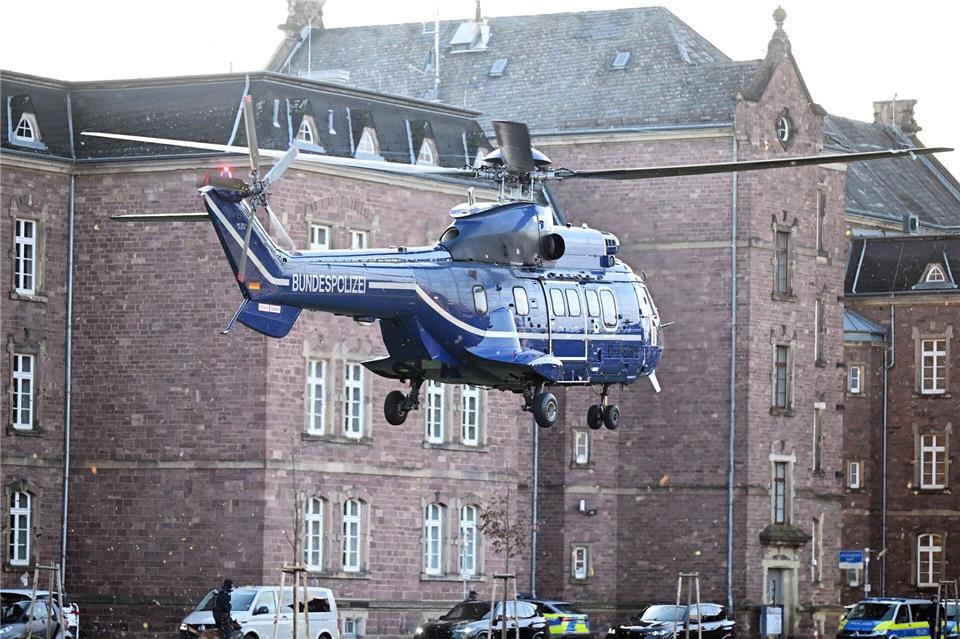 Der Mann wurde mit dem Hubschrauber nach Karlsruhe gebracht. Uli Deck/dpa