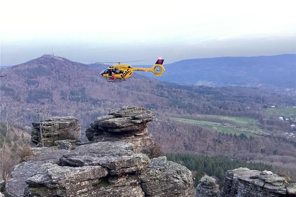 Der Mann wurde mit einem Rettungshubschrauber ins Krankenhaus geflogen. Feuerwehr Baden-Baden/dpa