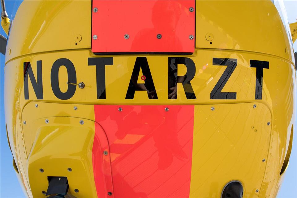 Der Mann wurde mit schweren Verletzungen in eine Klinik geflogen. (Symbolbild)Fabian Sommer/dpa