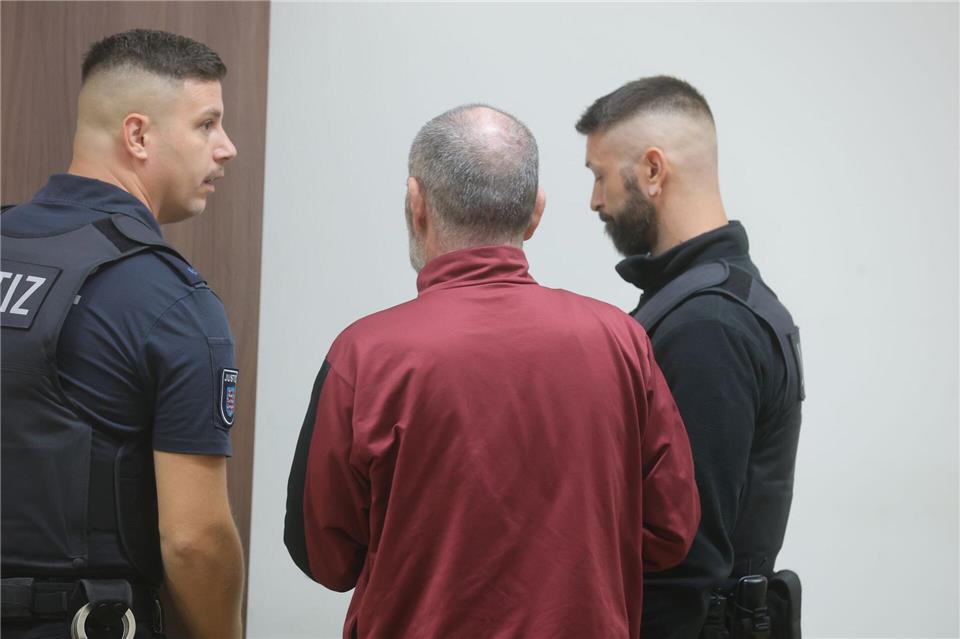 Der Mann wurde wegen des Brandanschlags auf seine Ehefrau in einer Geraer Straßenbahn zu einer lebenslangen Freiheitsstrafe verurteilt. (Archivbild)Bodo Schackow/dpa