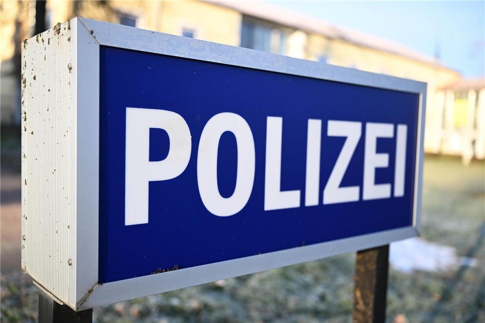 Der Mann zahlte den ausstehenden Geldbetrag und konnte wieder gehen. (Symbolbild)Bernd Weißbrod/dpa