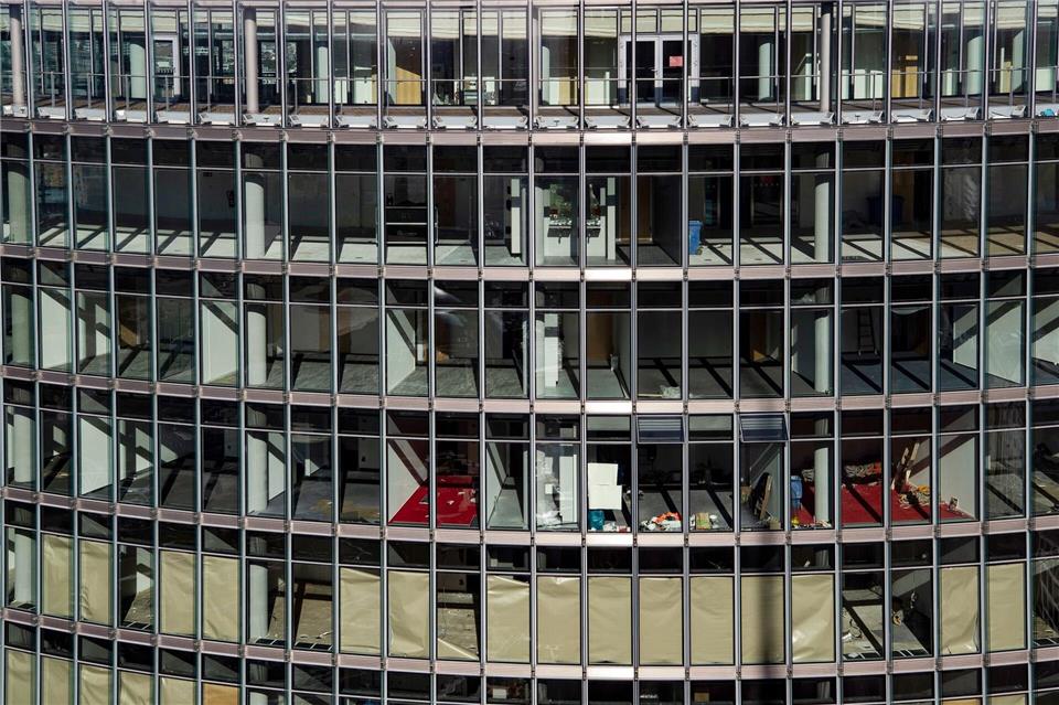 Der Markt für Gewerbeimmobilien ist seit längerer Zeit unter Druck. (Symbolbild)Paul Zinken/dpa