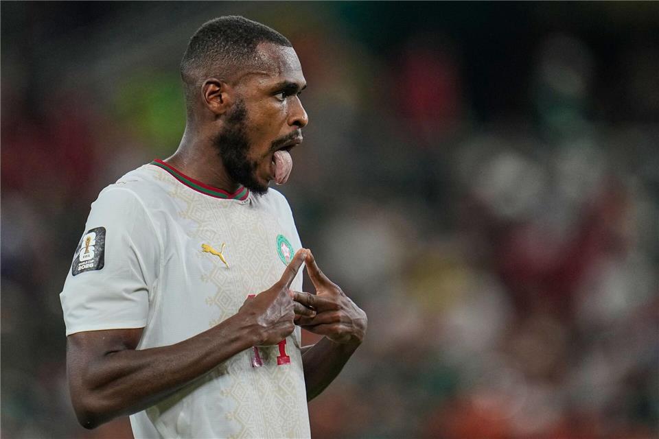 Der Marokkaner Issa Diop jubelt.Ricardo Mazalan/AP/dpa