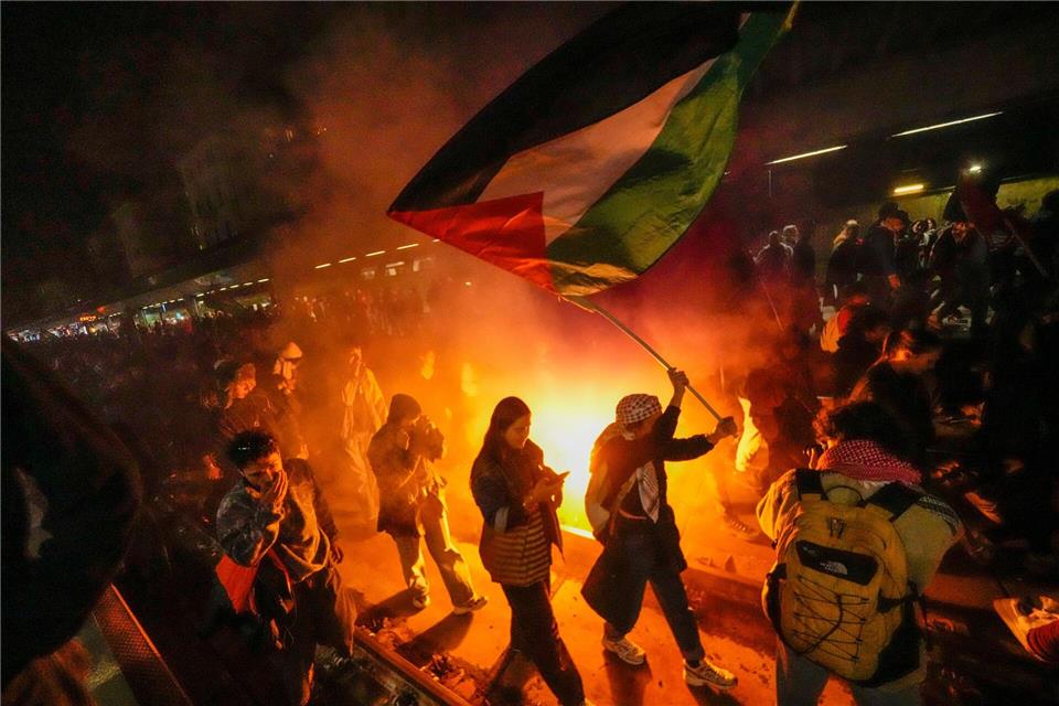 Der Militäreinsatz gegen die Flotte löste Proteste aus.Luca Bruno/AP/dpa