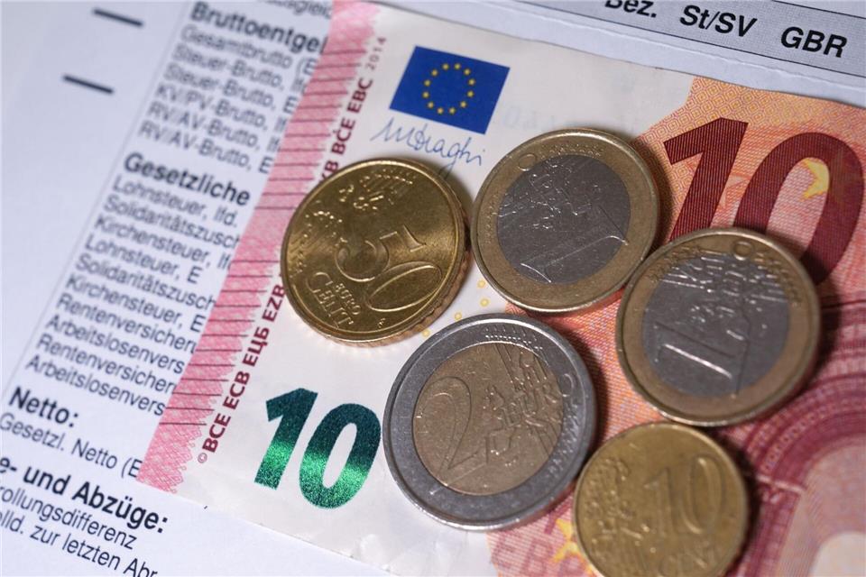 Der Mindestlohn steigt bis 2027 auf 14,60 Euro pro Stunde. (Symbolbild) Marcus Brandt/dpa