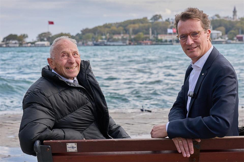 Der Minister traf einen der ersten „Gastarbeiter“.Rolf Vennenbernd/dpa