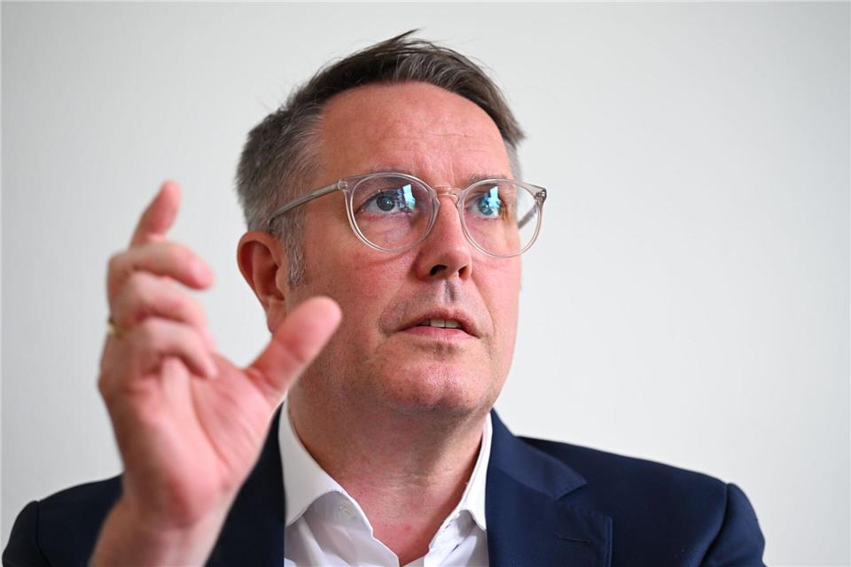 Der Ministerpräsident ist für ein sofortiges Ende der Grenzkontrollen. (Archivbild)Arne Dedert/dpa