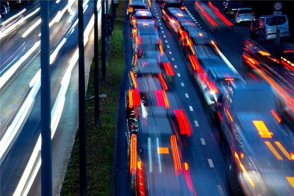 Der Mittlere Ring ist eine zentrale Verkehrsachse der Landeshauptstadt. (Symbolbild)Sven Hoppe/dpa