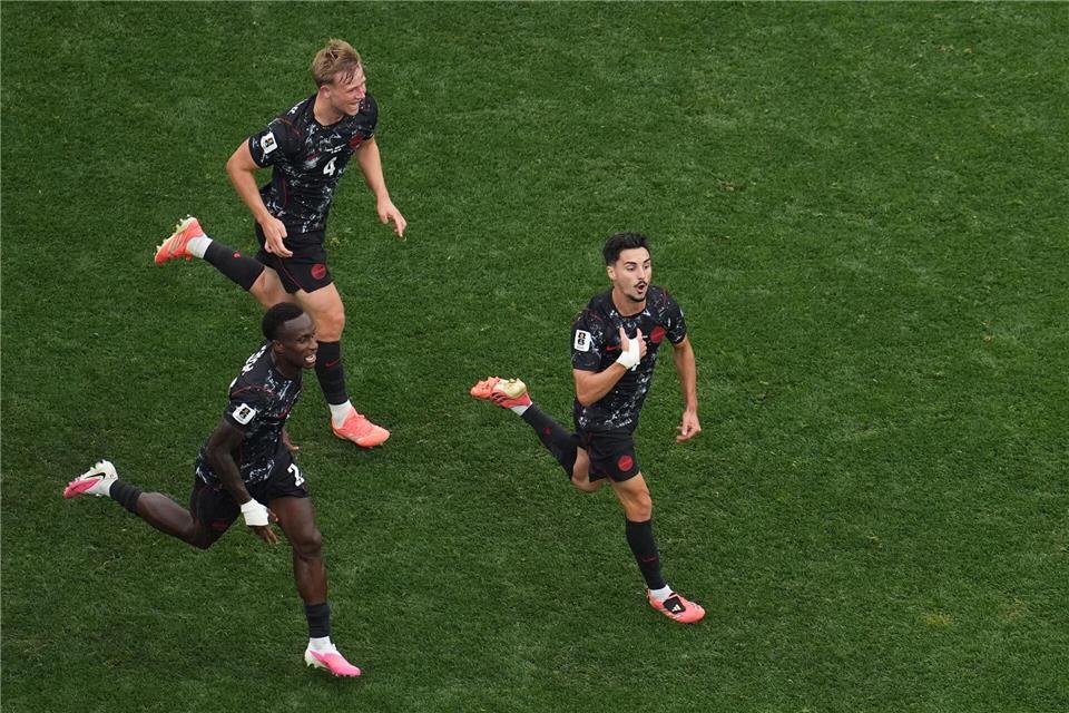 Der Moment der Partie: Stephen Eustaquio (rechts) jubelt nach seinem Tor zum 1:0.Marcio Sanchez/AP/dpa