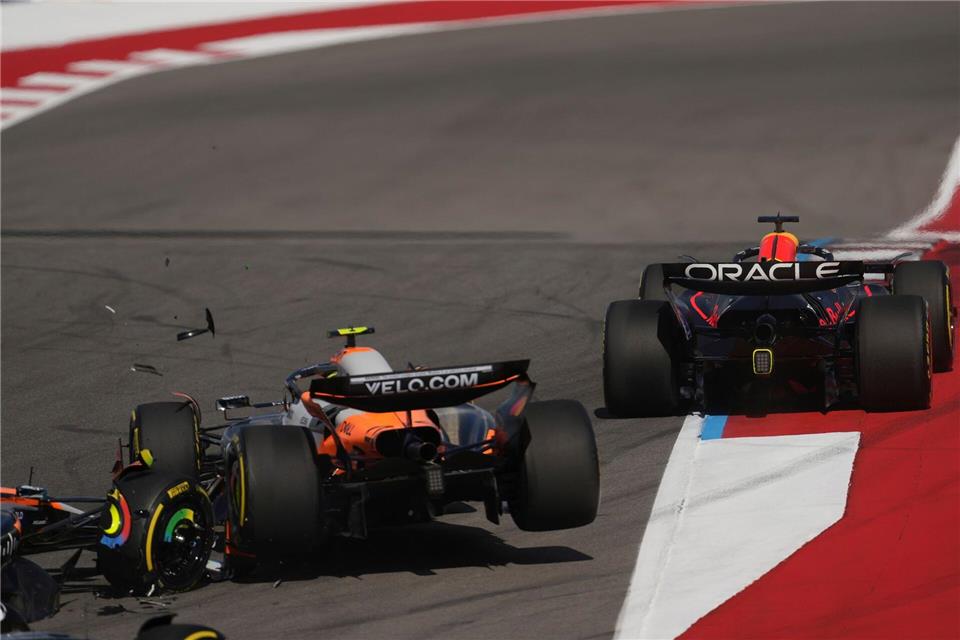 Verstappen gibt McLaren-Duo Lehrstunde Der Moment, der das McLaren-Duo noch länger beschäftigen wird. Eric Gay/AP/dpa