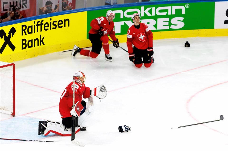 Der Moment nach dem Gegentor: Torhüter Leonardo Genoni und sein Team haben erneut ein WM-Finale verloren.Salvatore Di Nolfi/KEYSTONE/dpa