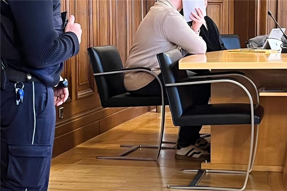 Der Mord-Prozess gegen den Sohn der Frau dauert voraussichtlich mehrere Verhandlungstage. Tatjana Bojic/dpa