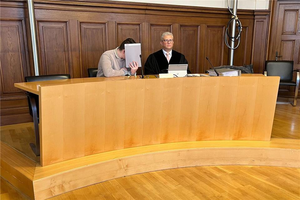 Der Mord-Prozess gegen den Sohn der Frau dauert voraussichtlich insgesamt vier Verhandlungstage. Tatjana Bojic/dpa