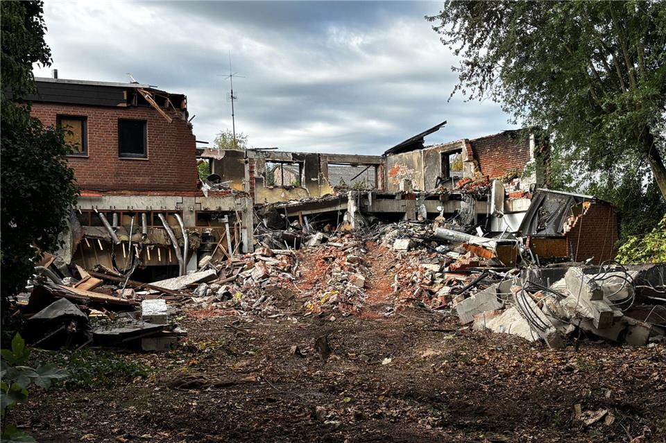 Der Morgen danach: Das ehemalige Bowlingcenter gleicht einer Ruine.