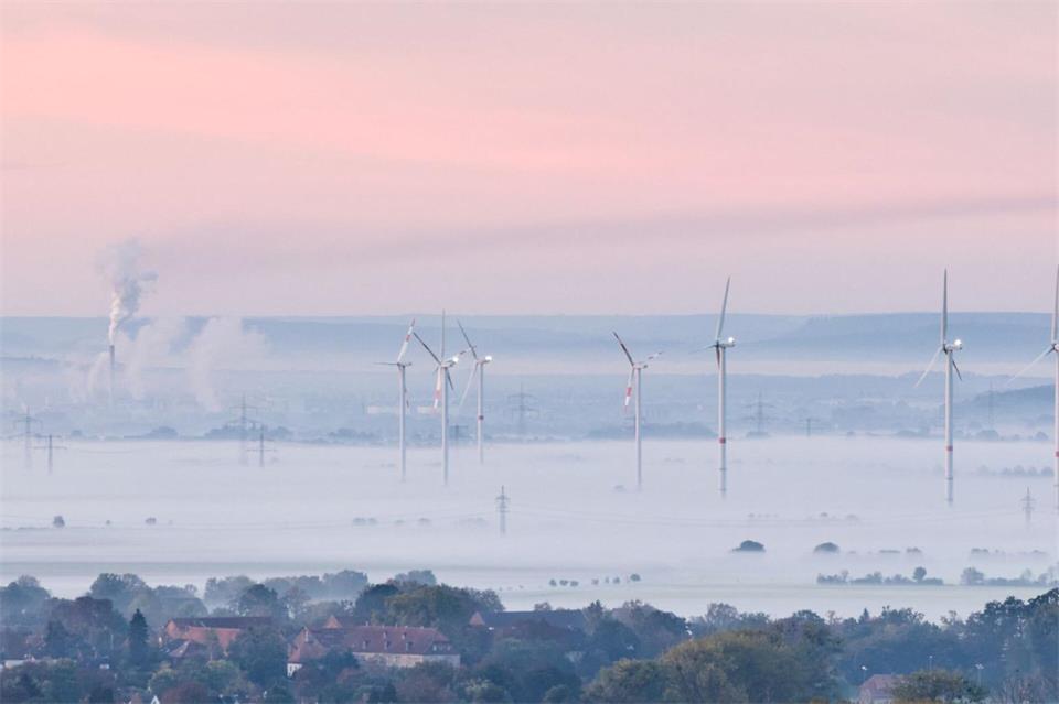 Der Morgen gestaltet sich in Niedersachsen und Bremen noch freundlich, dann ziehen Regenwolken über den Nordwesten. (Symbolbild)Julian Stratenschulte/dpa