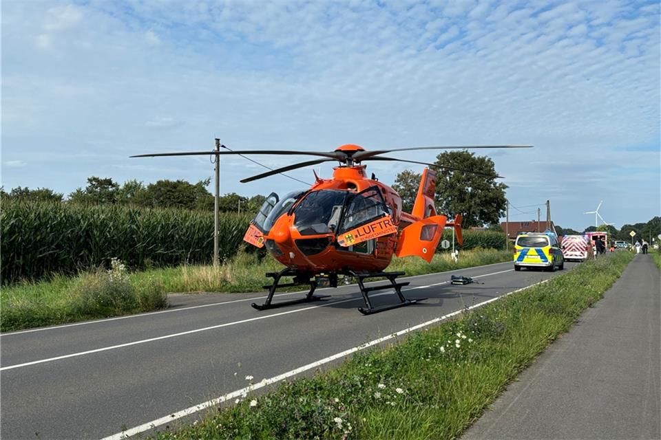 Der Motorradfahrer hat bei dem Unfall schwere Verletzungen erlitten und ist in eine Unfallklinik geflogen worden..