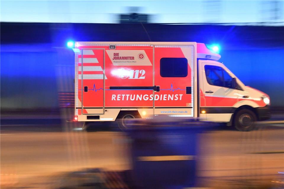 Der Motorradfahrer wurde in ein Krankenhaus gebracht (Symbolbild)Boris Roessler/dpa