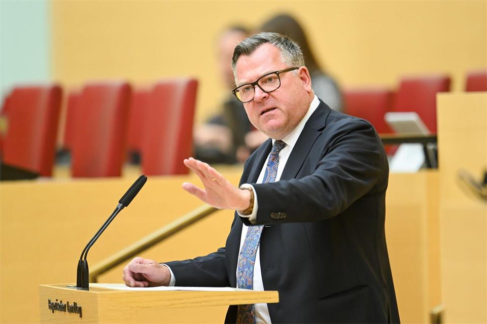 Der Münchner Rechtsanwalt und CSU-Landtagsabgeordnete Josef Schmid soll neuer Justizminister in Bayern werden. (Archivbild)Tobias Hase/dpa