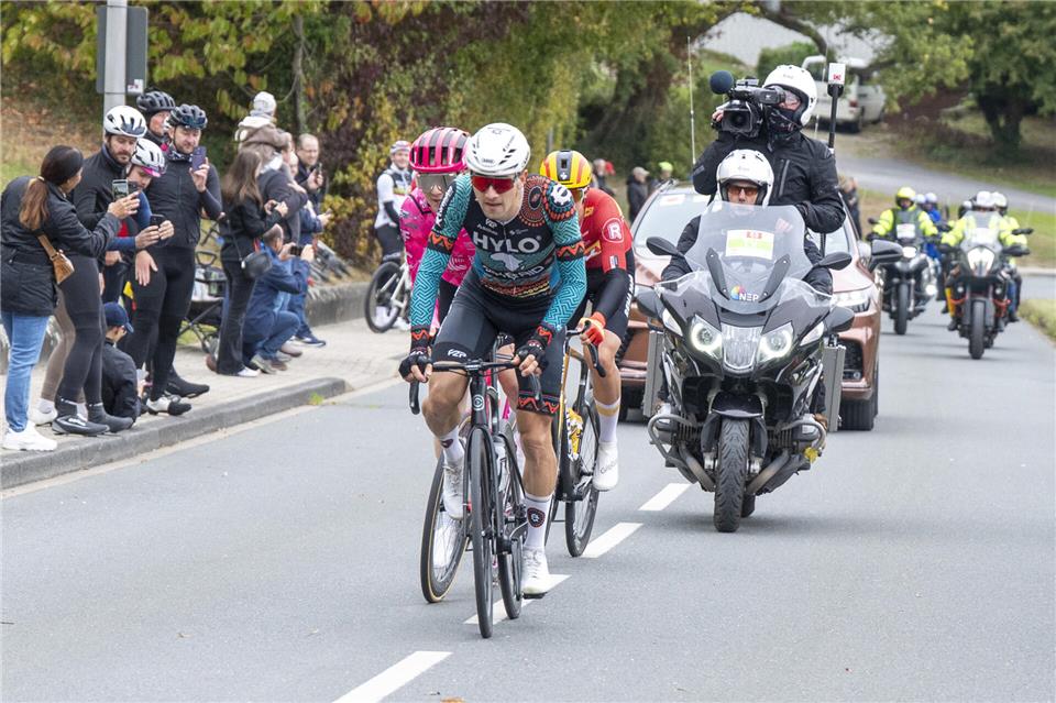 Der Münsterland Giro zieht jedes Jahr auch Stars der Rennradszene an. Hier führt der deutsche Vinzent Dorn das Ausreißerfeld mit Colby Simmons und Rasmus Bogh Wallin an.