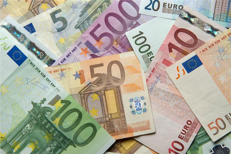Der Nachtragshaushalt hat ein Volumen von insgesamt 600 Millionen Euro für dieses und nächstes Jahr. (Symbolbild)Daniel Reinhardt/dpa