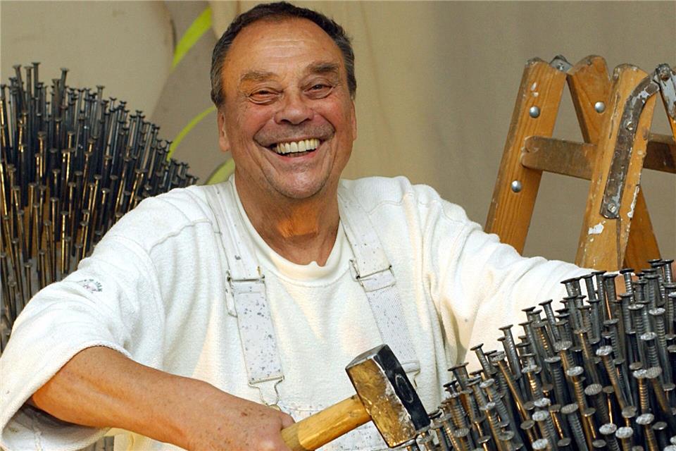 Der „Nagelkünstler“ Günther Uecker ist im Alter von 95 Jahren gestorben. (Archivbild)Horst Ossinger/dpa