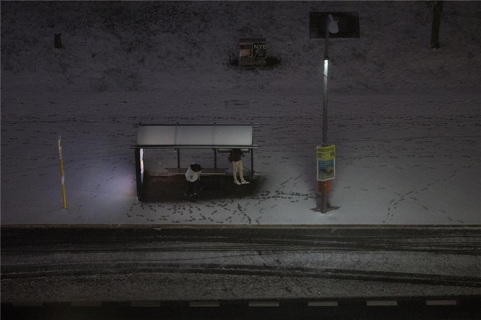 Der Nahverkehr wurde eingestellt. (Symbolbild)Sebastian Gollnow/dpa