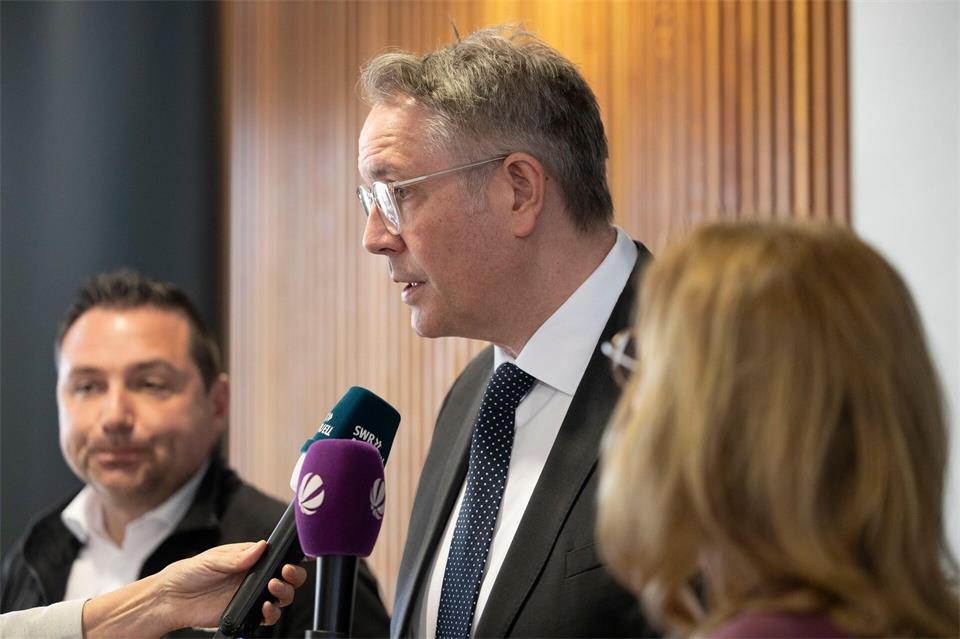 Der Name Benedikt Oster (links) fällt immer wieder, wenn es um den neuen Fraktionsvorsitz geht. (Archivbild)Helmut Fricke/dpa