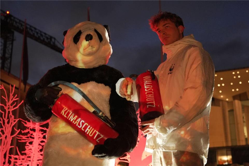 Der Naturschutzorganisation WWF demonstriert vor dem Kanzleramt für mehr Klimaschutz. Sven Kaeuler/dpa