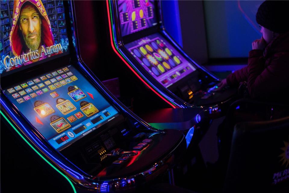 Der Nervenkitzel als Falle: Das Gehirn reagiert auf Gewinnmomente mit einer Ausschüttung von Glückshormonen, die zur Sucht führen kann.Rolf Vennenbernd/dpa/dpa-tmn