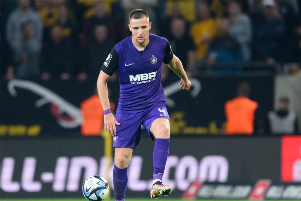 Der Neu-Ulmer Niko Vukancic im Trikot des FC Erzgebirge Aue, für den er von 2023 bis 2025 spielte. (Archivbild)Robert Michael/dpa