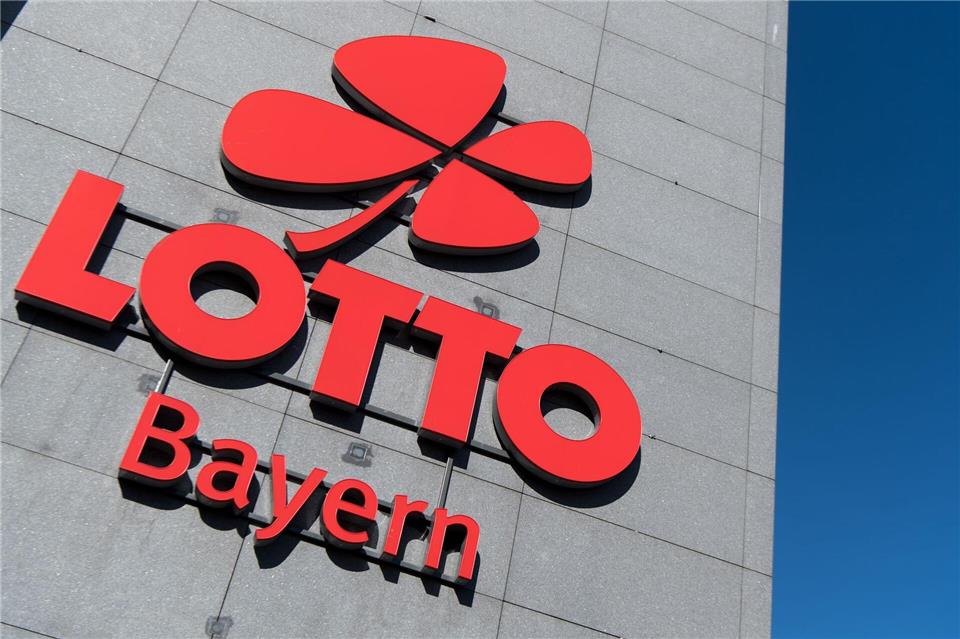 Der Niederbayer hatte seinen Spielauftrag laut Lotto Bayern online abgegeben. (Symbolbild)Sven Hoppe/dpa