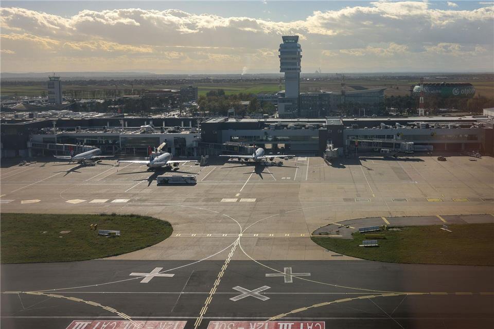 Der Nikola Tesla-Flughafen in Belgrad. Eine Maschine der Air Cairo musste auf dem Flug nach München dort ungeplant landen. (Archivbild)Jan Woitas/dpa